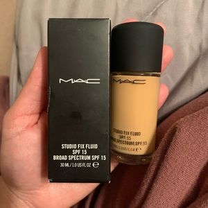 BRAND NEW MAC STUDIO FIX FLUID NC25 WITH BOX